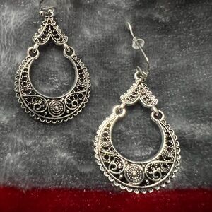 NWOT Earrings Silver tone